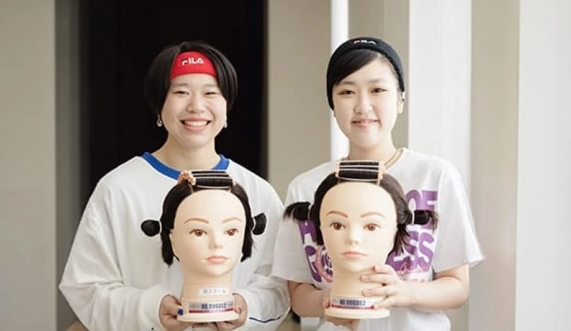 唐津商業高等学校 吉田 葉月さん　唐津商業高等学校 伊藤 真緒さん